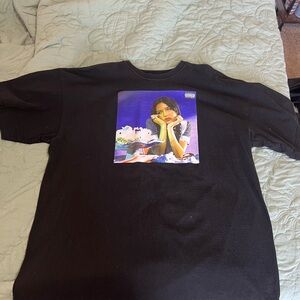 Olivia Rodrigo black tee